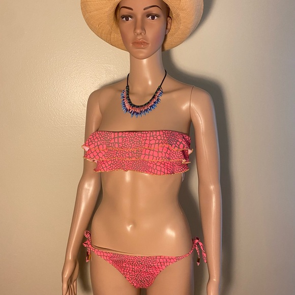 Onda de Mar Strapless Ruffle Swimsuit Worn once M - Picture 5 of 10